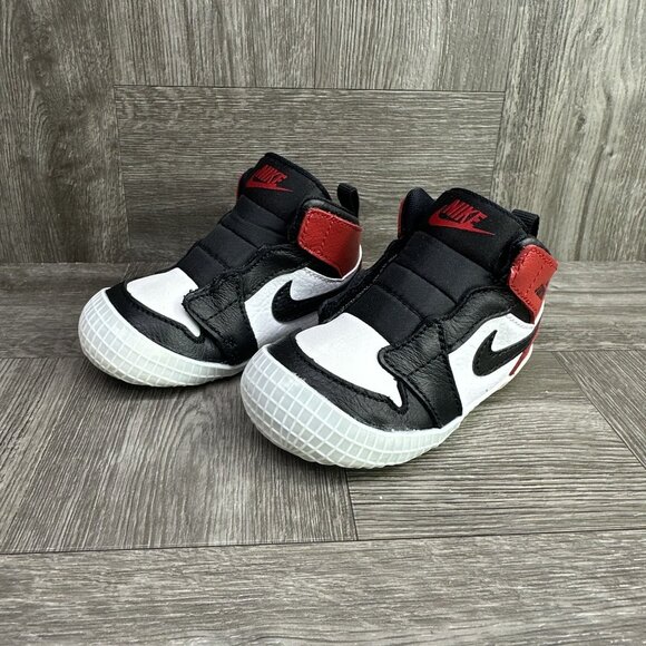 Jordan 1 Crib Bootie Infant size 3c Black Varsity Red White HJ92890-061 - Picture 3 of 8